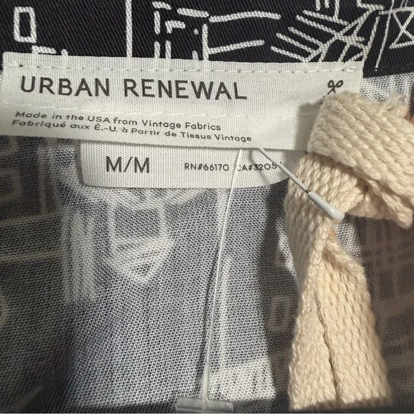 Black & White City Graphic Button Up Crop Top Vacation Street wear Summer - Picture 3 of 3